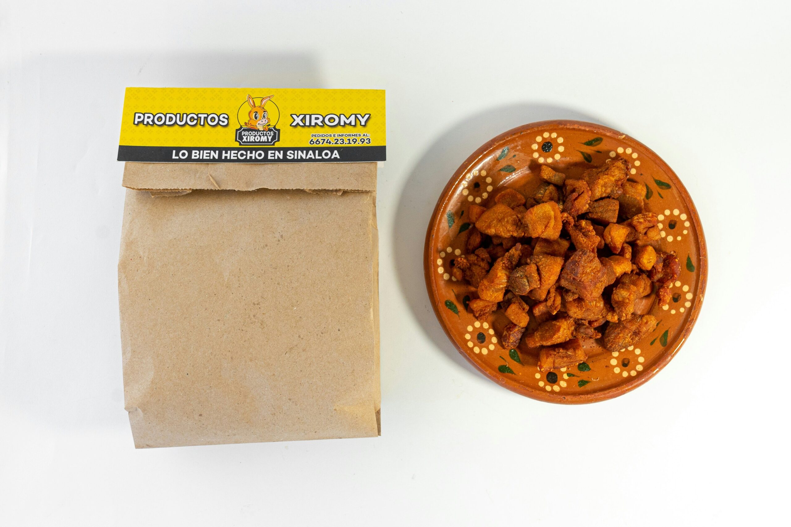 Infographic showing environmental impacts of traditional vs zero-waste pet food manufacturing