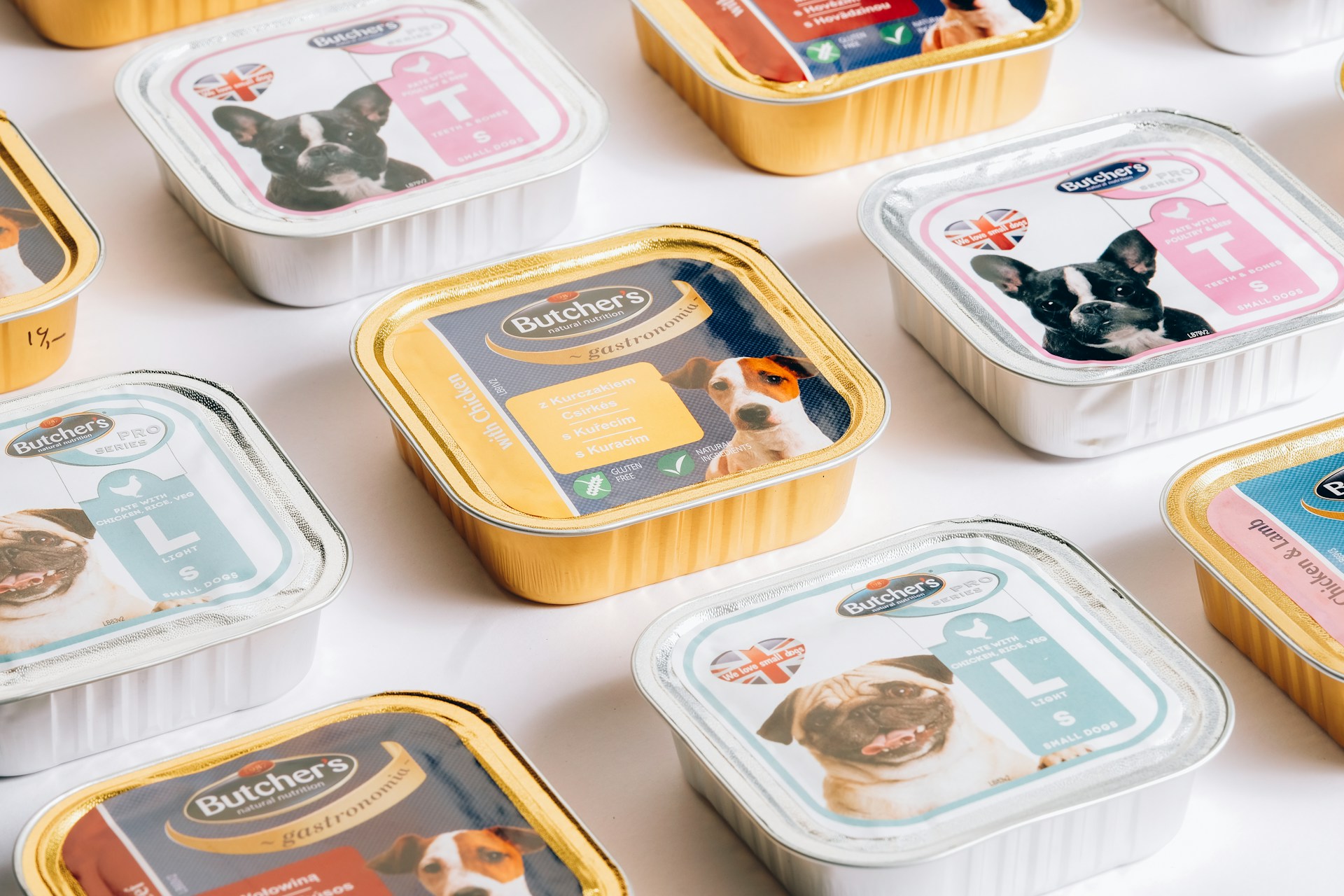 Why Eco-Conscious Pet Food is the Purr-fect Choice for Your Cat