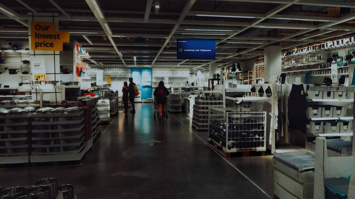 Chart showing benefits of supporting eco-friendly pet food